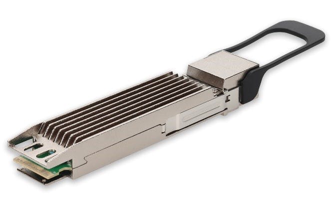 OSFP transceiver with exposed heatsink