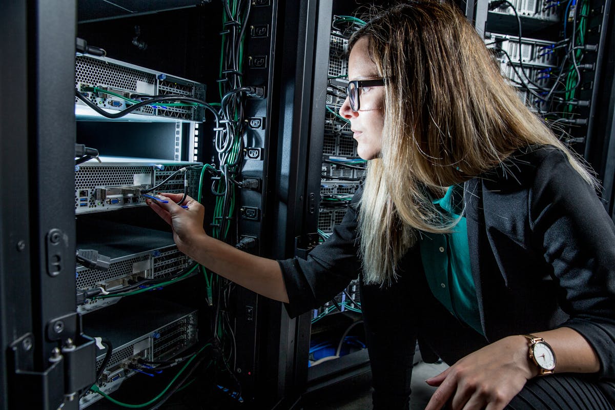 Key Standards and Form Factors for Transceivers: All You Need to Know